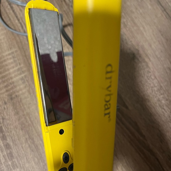 Drybar Hair Straightener - Picture 4 of 7